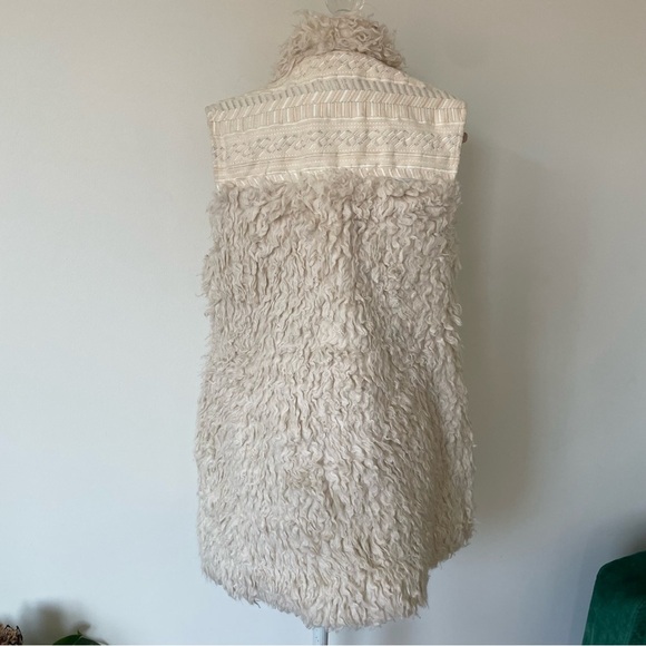 Anthropologie Hei Hei Off White Embroidered Shaggy Sherpa Faux Fur Vest EUC XSP - Picture 6 of 12